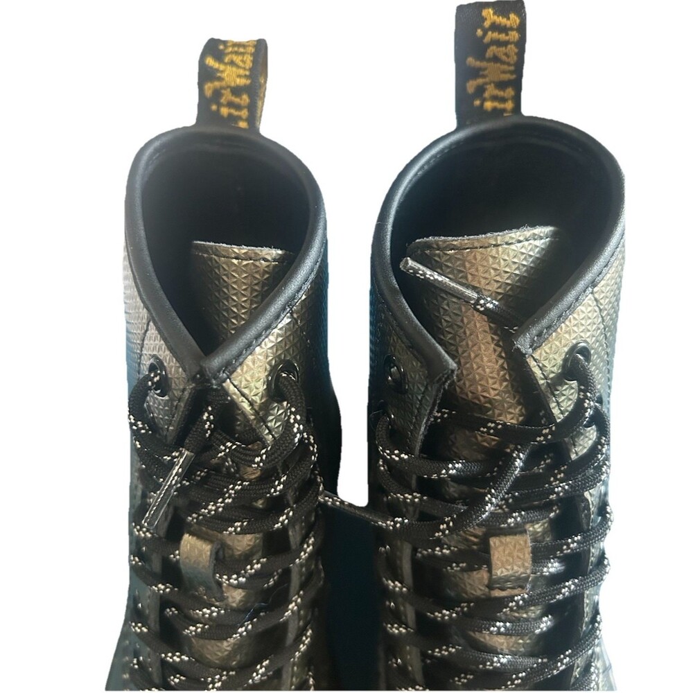 Dr. Martens Zavala 8 Eye Gunmetal Silver Textured Leather Boots Womens US 7/Eu38 - Picture 5 of 10